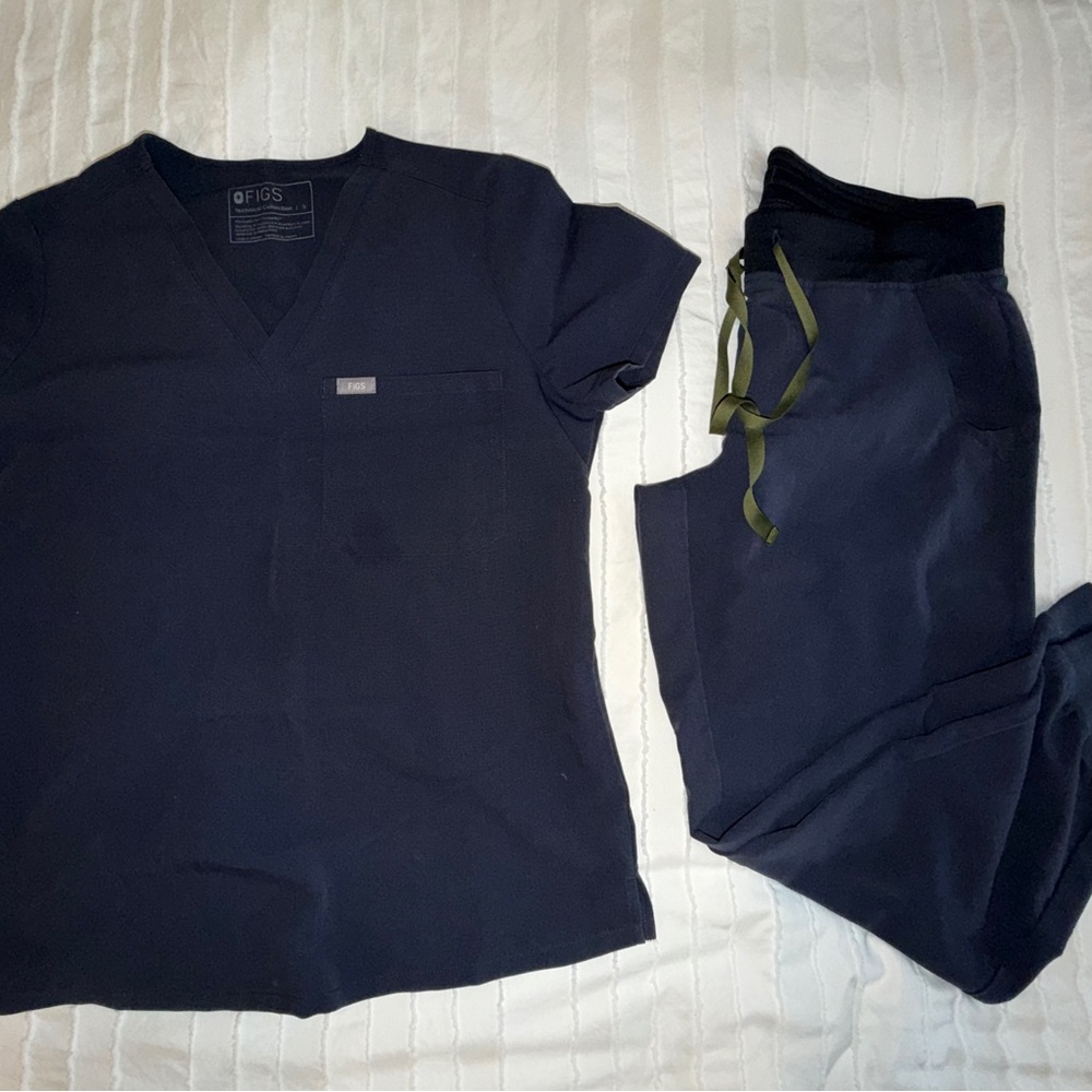 Figs Catarina Top/ Zamora BottomsScrub Set
